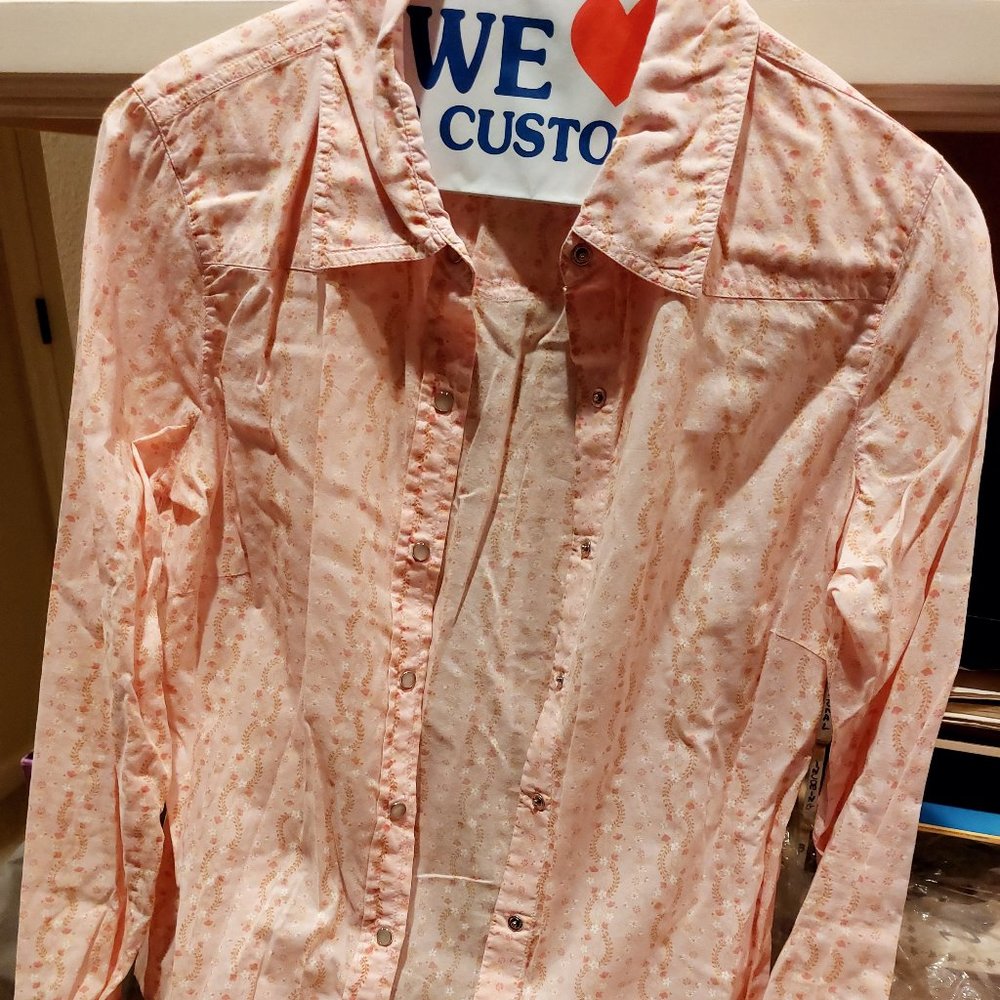Frenchi 100% cotton pale pink floral Blouse, with snap front.  Size M